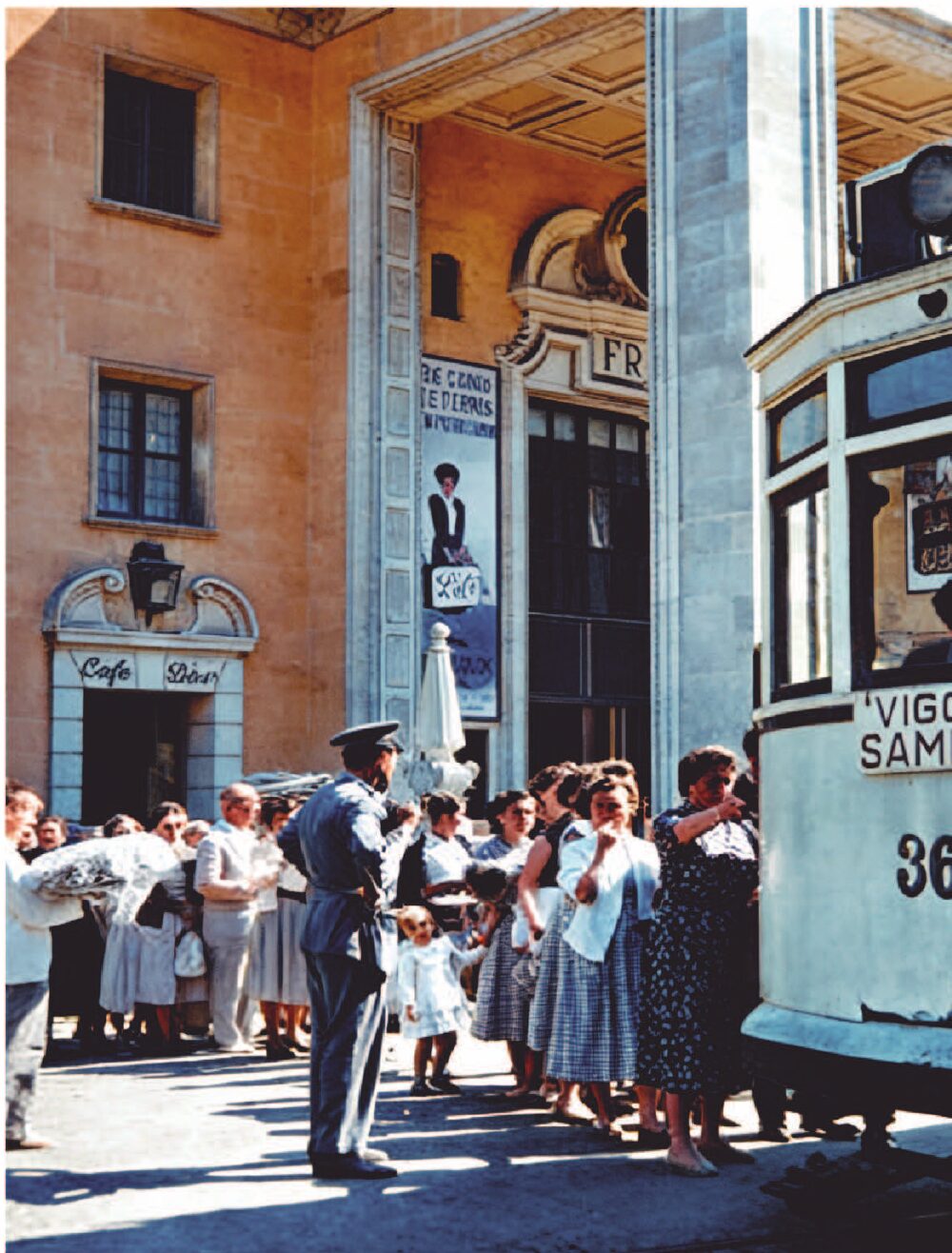 Fachada histórica del Teatro Cine Fraga de Vigo