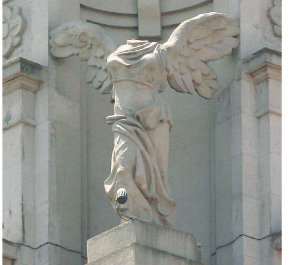 Réplica de la Victoria de Samotracia en el Edificio Albo